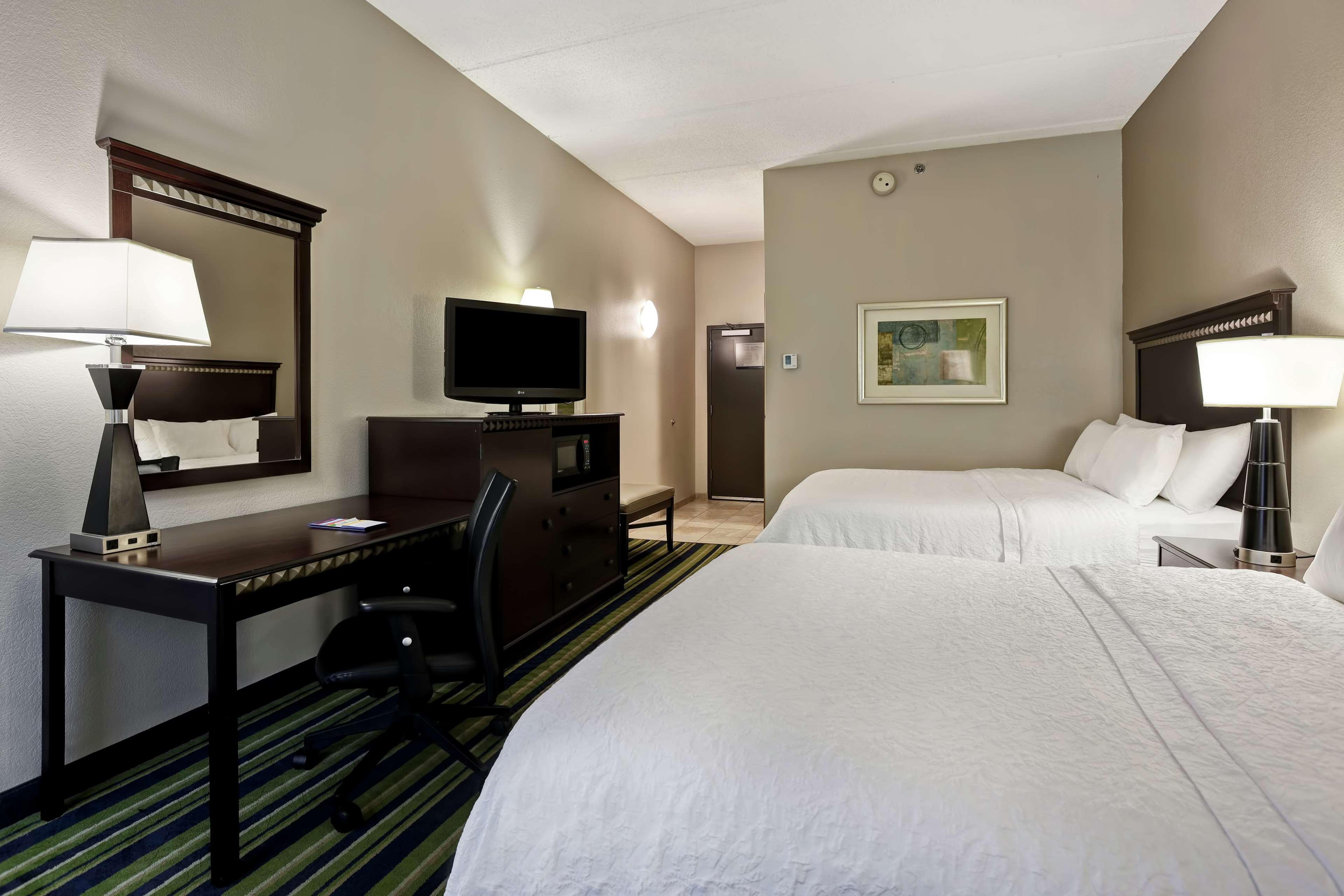 Hampton Inn Atlanta-Woodstock Bagian luar foto