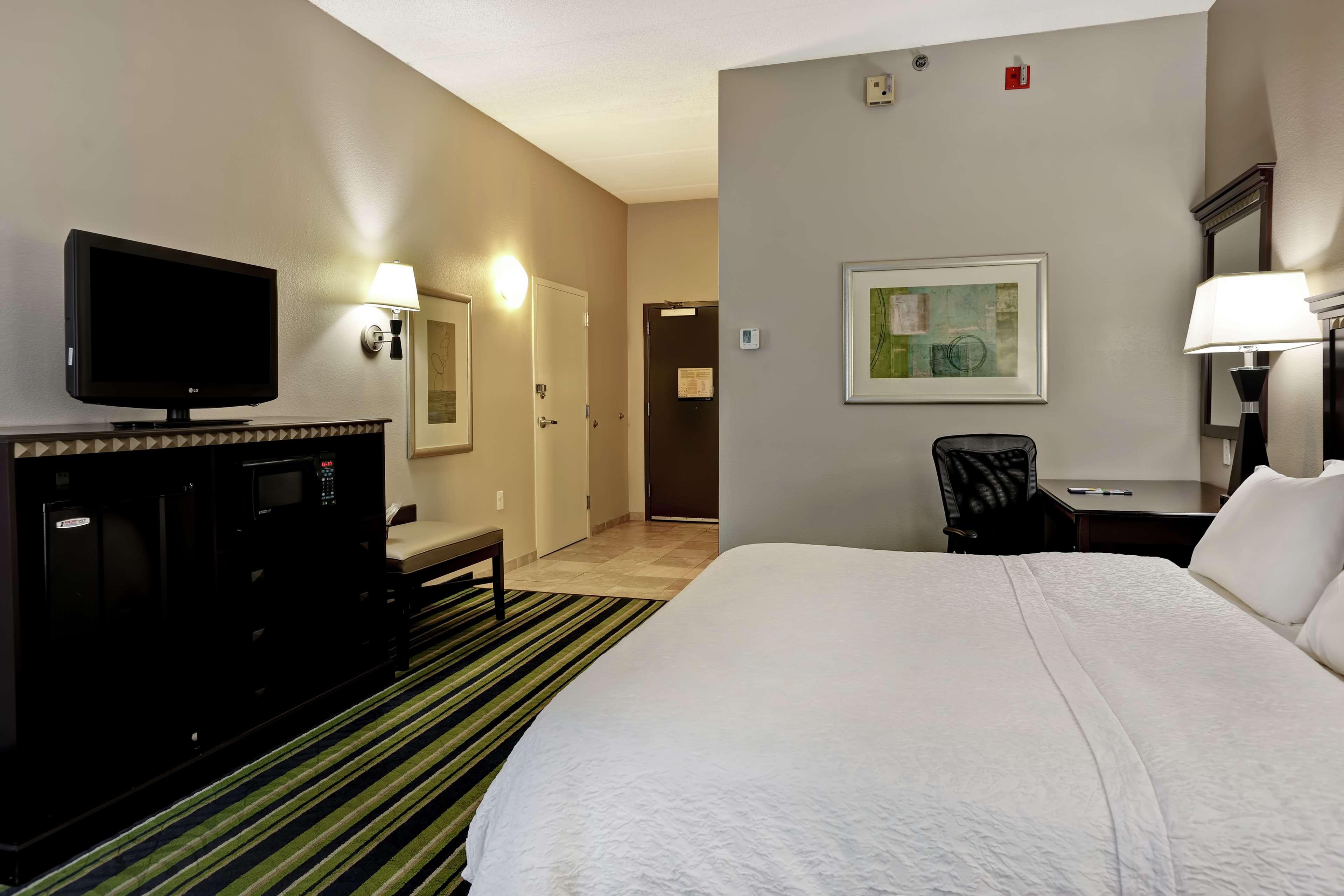 Hampton Inn Atlanta-Woodstock Bagian luar foto