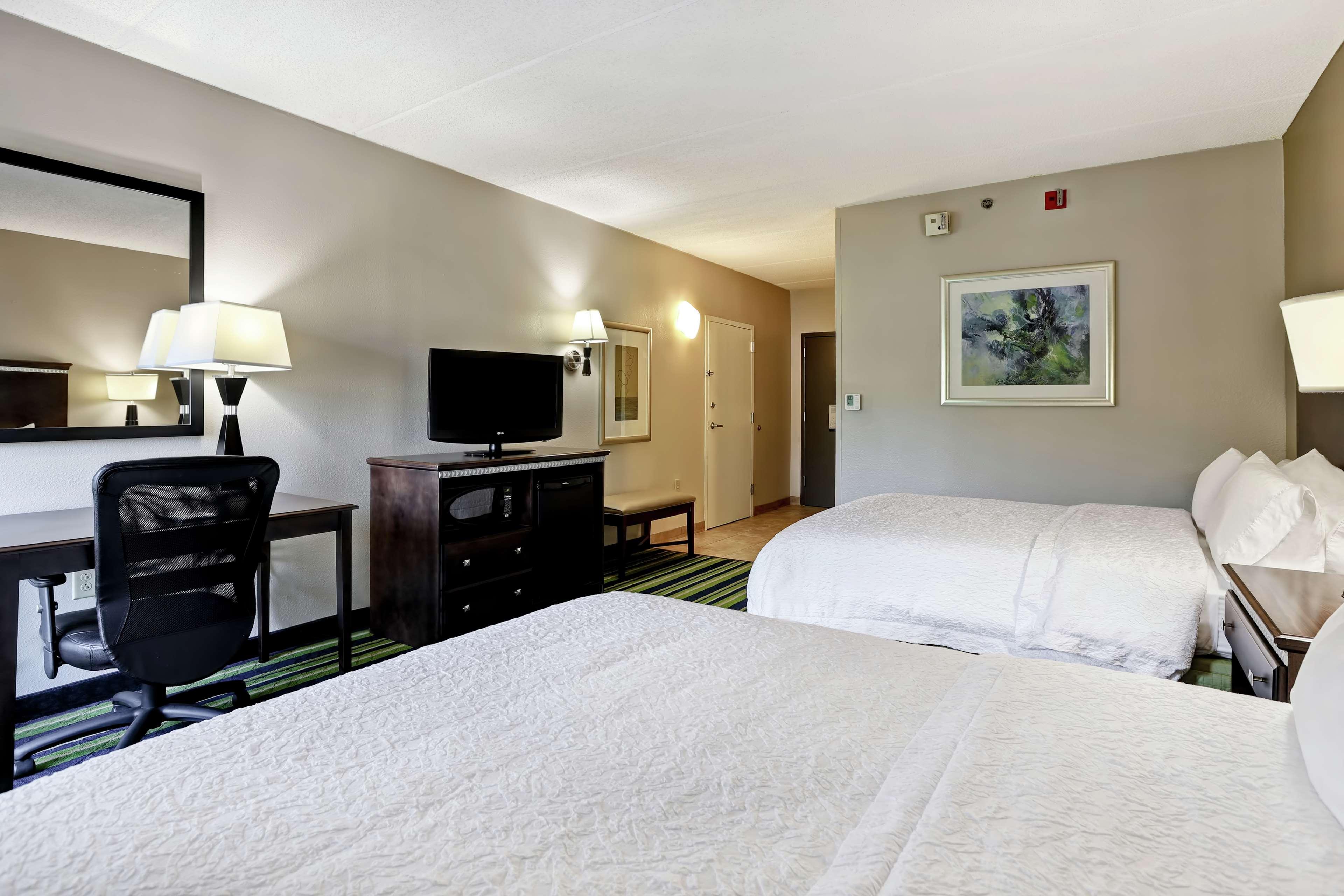 Hampton Inn Atlanta-Woodstock Bagian luar foto