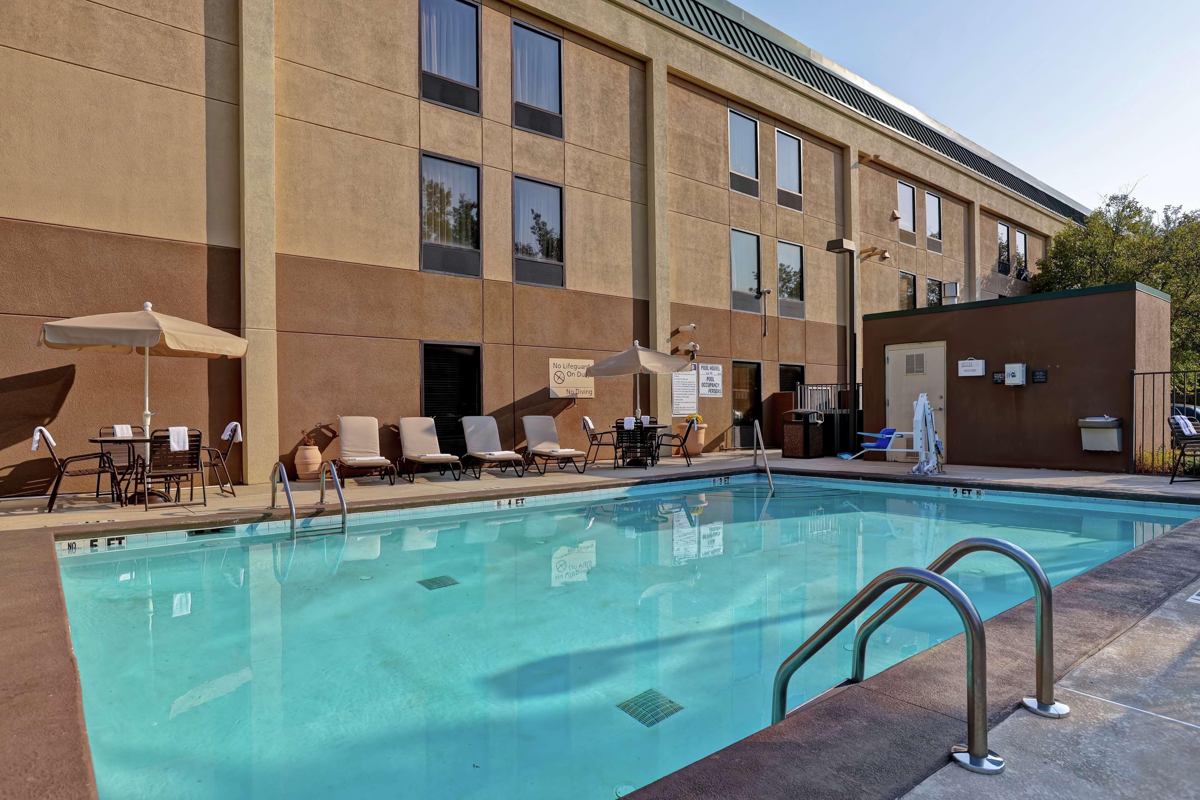 Hampton Inn Atlanta-Woodstock Bagian luar foto