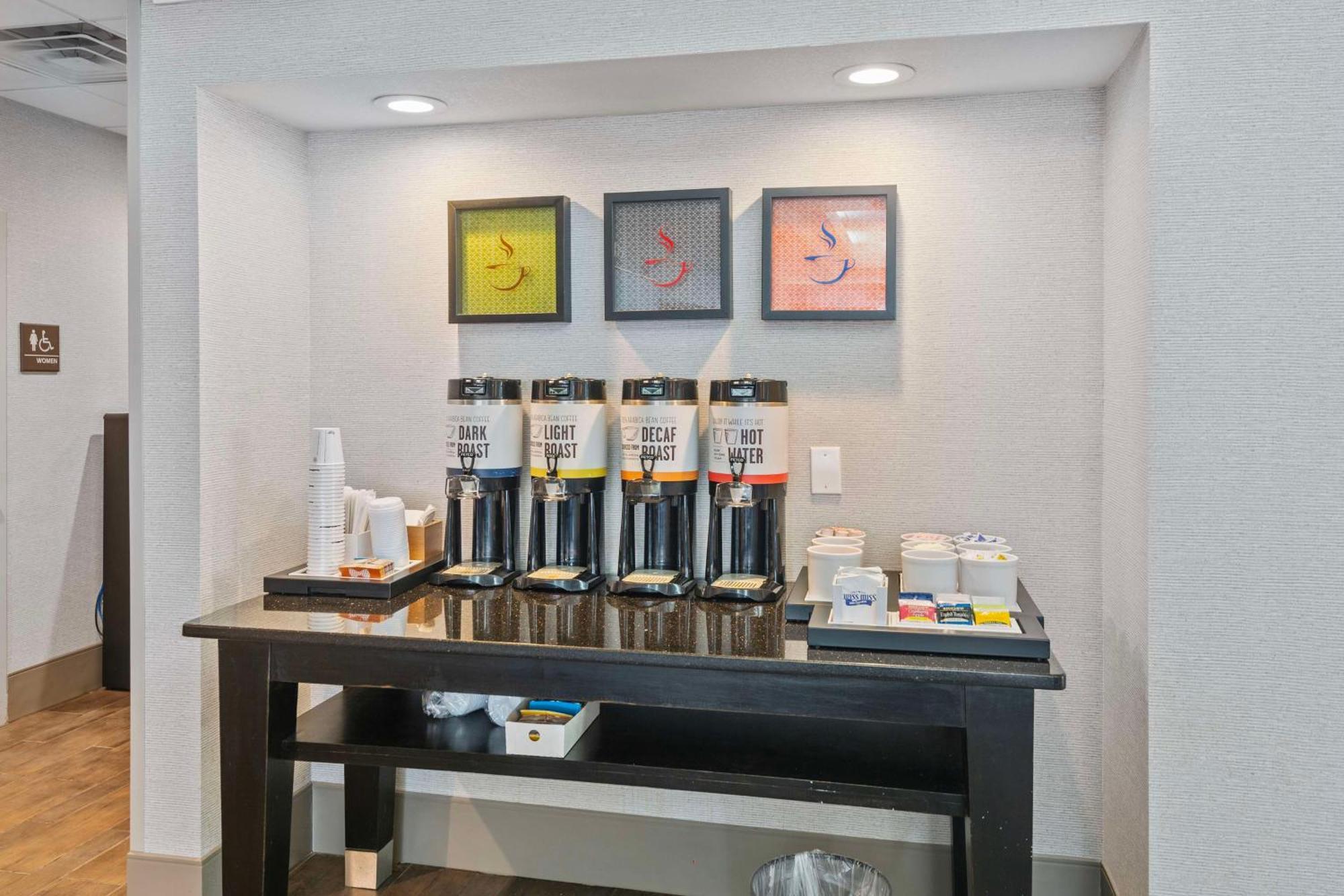 Hampton Inn Atlanta-Woodstock Bagian luar foto