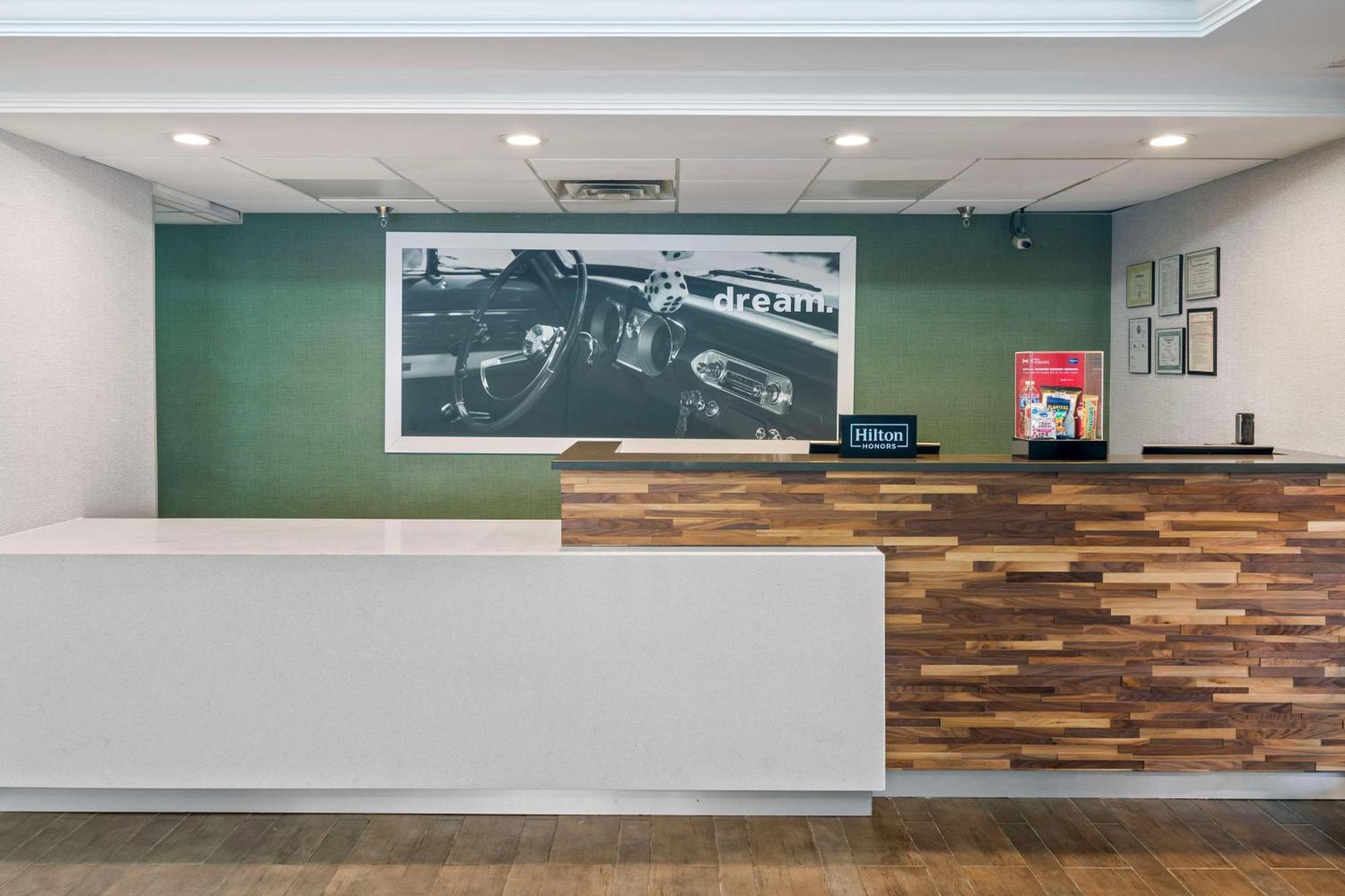 Hampton Inn Atlanta-Woodstock Bagian luar foto