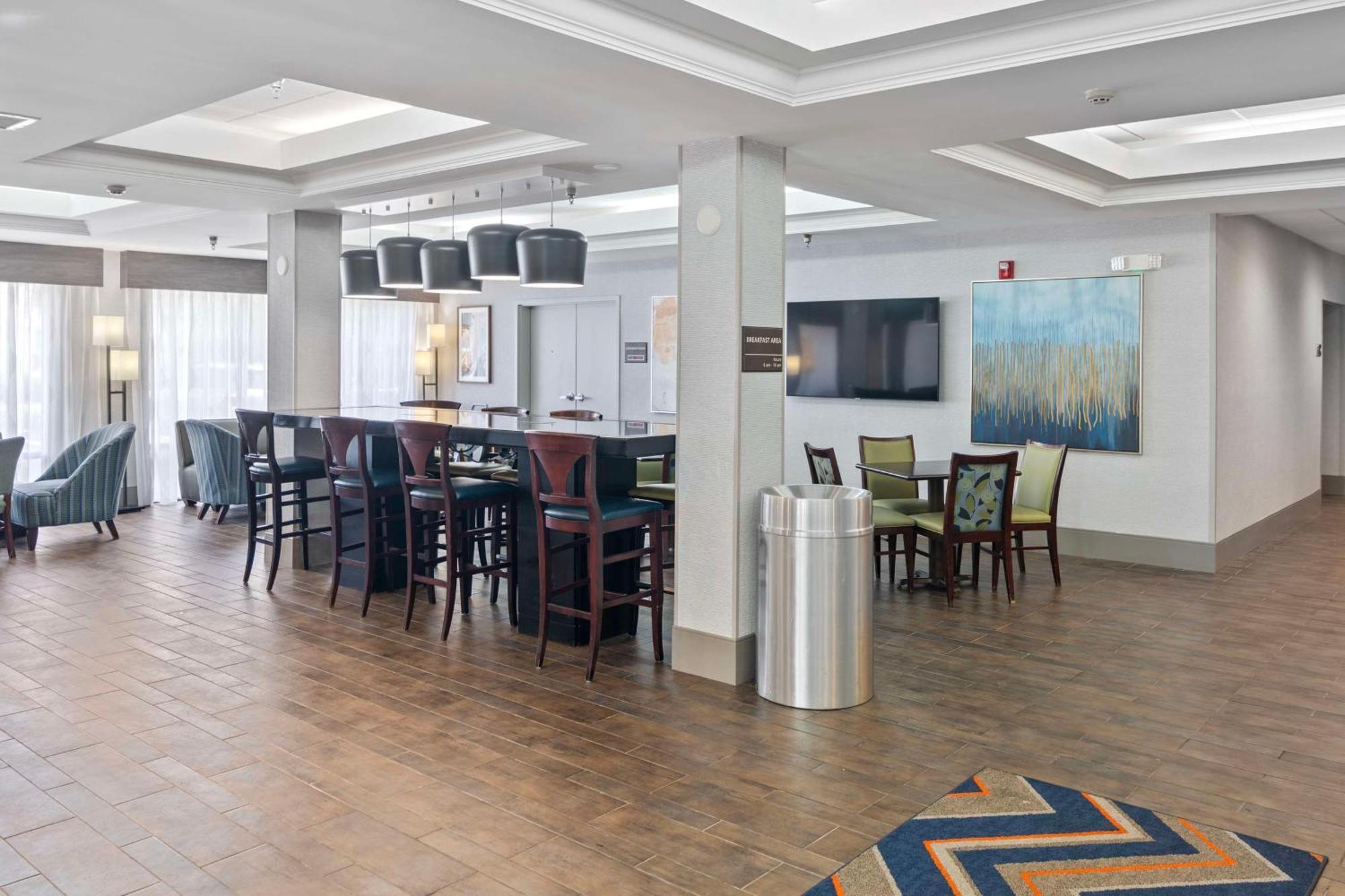 Hampton Inn Atlanta-Woodstock Bagian luar foto